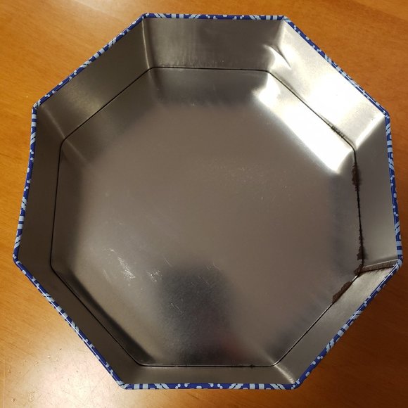 CHRISTMAS COOKIE TIN - SANTA has a GIFT FOR YOU - WALGREEN'S OCTAGONAL 8.5" X 3" - Picture 3 of 5